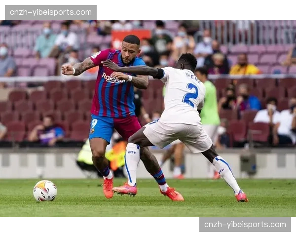 赫塔菲中场绞杀战术特点，马克西莫维奇阿莱尼亚轮转换位